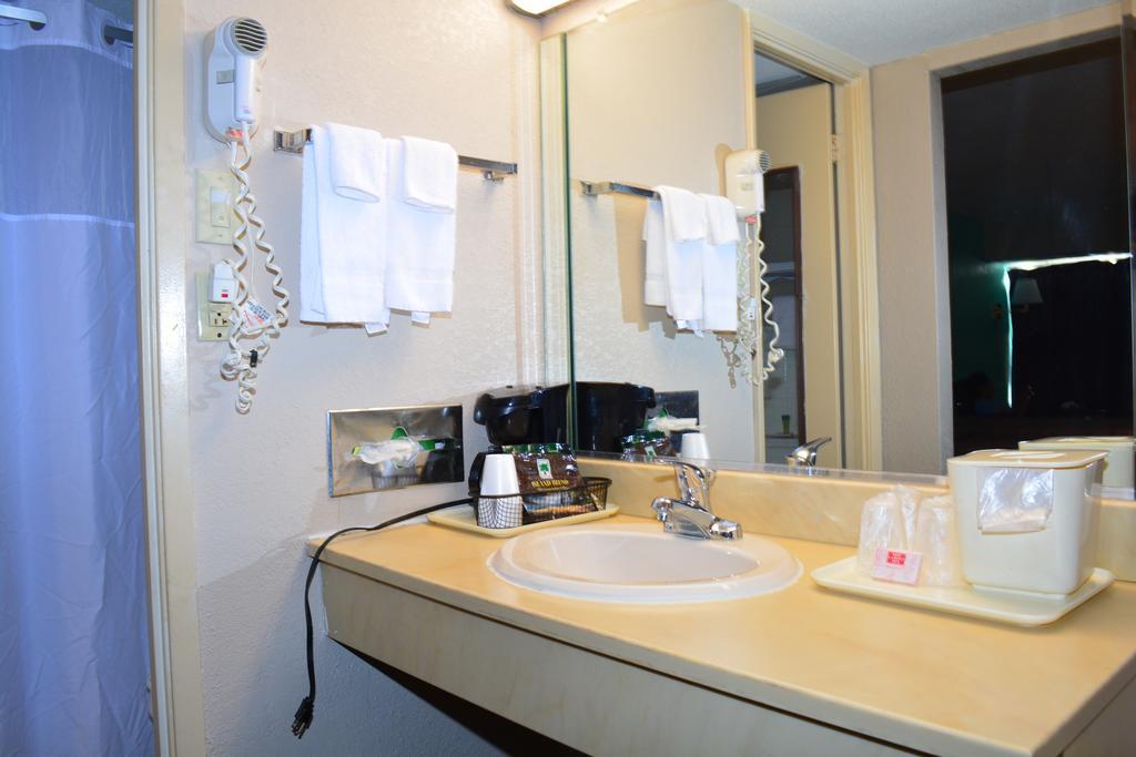 Red Carpet Inn And Suites スクラントン（ペンシルベニア州） エクステリア 写真
